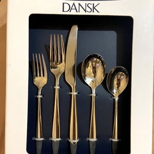 NWOT DANSK: 20 Piece Flatware Set (silver)